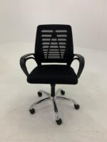 ⁦كرسى ظهر وسط شبك اسود - موديل CH V1043 B - يدات ثابتة - نجمة معدن⁩ - الصورة ⁦4⁩