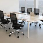 ترابيزة اجتماعات 240 سم موديل Metaly مقاس 240 * 120 * 75 سم بشاسيه معدني