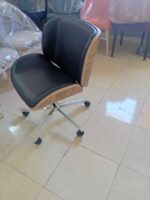 ⁦كرسى ظهر وسط جلد - موديل CH MK- Foshan B - نجمة معدن⁩ - الصورة ⁦2⁩