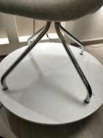 ⁦كرسى انتظار - موديل Mak- Tube X7 - يستند على 4 ارجل معدن دهان الكتروستاتيك⁩ - الصورة ⁦6⁩