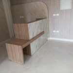 ⁦كاونتر استقبال 240 سم موديل Pilates مقاس 240 * 60 * 110 سم⁩ - الصورة ⁦4⁩