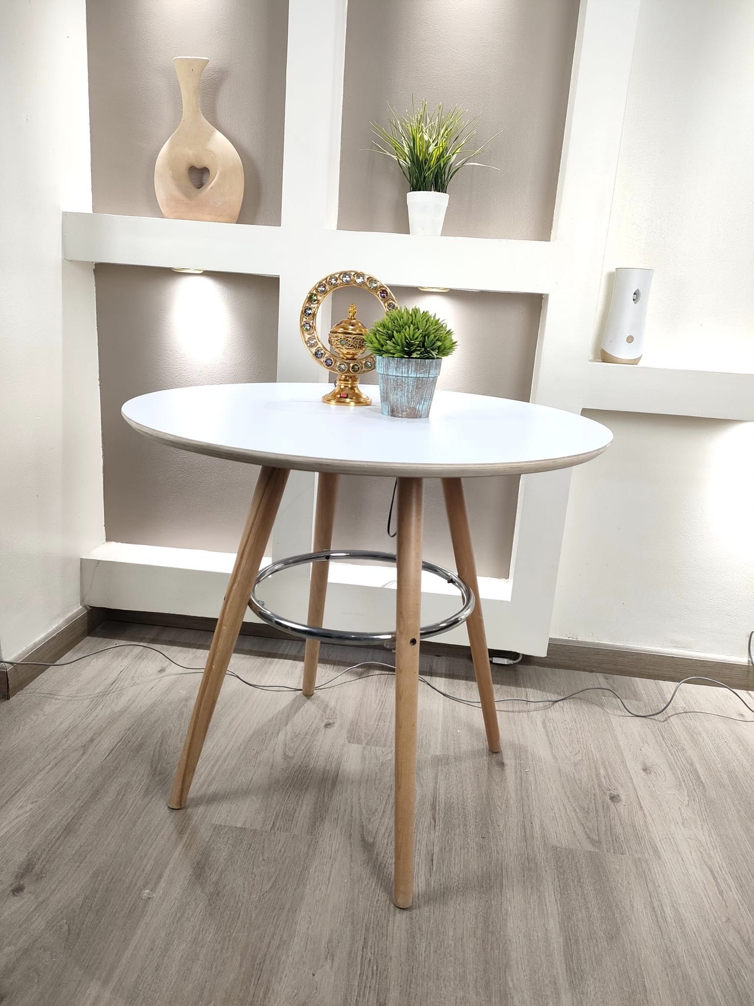 336783895_178628271186887_1077784973705079630_n ترابيزة طعام / كافيتريا - Mak- Table 80cm- تستند على 3 أرجل خشب زان - الصورة 1