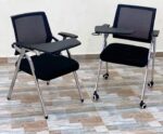 ⁦كرسى محاضرات شبك بمسند كتابة - موديل EH 139 4Leg - شامل يدات - يستند على قاعدة 4 ارجل دهان نيكل⁩ - الصورة ⁦6⁩