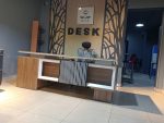⁦مكتب مدير 180 سم موديل Desk مقاس 180 * 160 * 75 سم شامل سايد جانبي بالادراج⁩ - الصورة ⁦3⁩