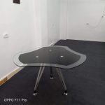 ⁦ترابيزة اجتماعات 120 سم دائرية موديل Lotus - Glass مقاس 120 * 120 * 75 سم بشاسيه معدني⁩ - الصورة ⁦2⁩