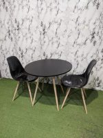 ⁦ترابيزة طعام / كافيتريا -  D-Table 80 cm - تستند على 3 أرجل خشب زان بقوائم معدنية⁩ - الصورة ⁦3⁩