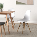 ⁦كرسى اكريليك - موديل Decor 01 - يستند على 4 ارجل خشب زان⁩ - الصورة ⁦3⁩