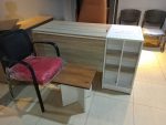 ⁦مكتب مقاس 140 * 60 * 75 سم شامل 2 درج + ضلفة + ارفف امامية ديكورية⁩ - الصورة ⁦27⁩