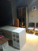 ⁦مكتب مقاس 140 * 60 * 75 سم شامل 2 درج + ضلفة + ارفف امامية ديكورية⁩ - الصورة ⁦26⁩