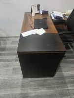 ⁦مكتب مقاس 140 * 60 * 75 سم شامل 2 درج + ضلفة + ارفف امامية ديكورية⁩ - الصورة ⁦39⁩