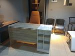 ⁦مكتب مقاس 140 * 60 * 75 سم شامل 2 درج + ضلفة + ارفف امامية ديكورية⁩ - الصورة ⁦5⁩